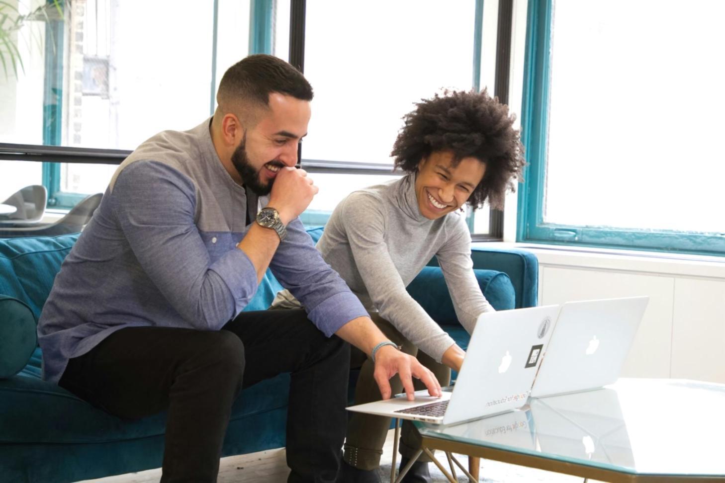 Dashboard de control financiero con múltiples métricas y gráficos en tiempo real