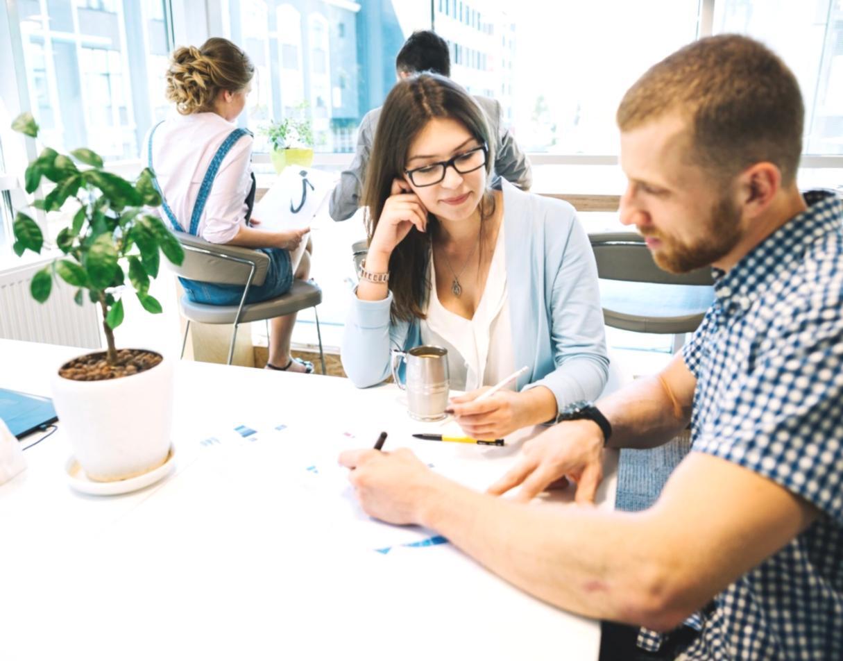 Interface de análisis financiero mostrando gráficos y métricas empresariales