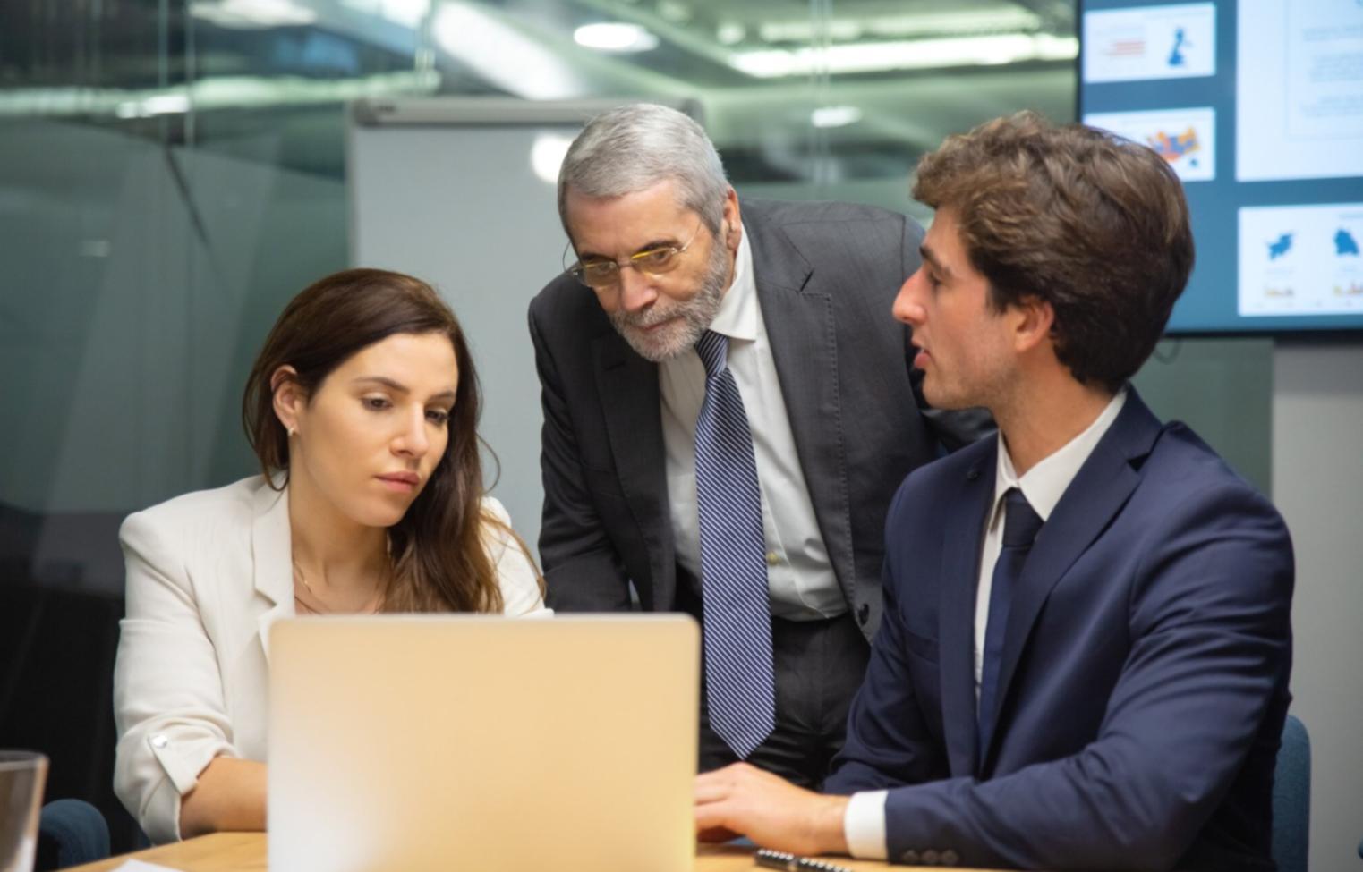 Workspace optimizado para estudios financieros remotos