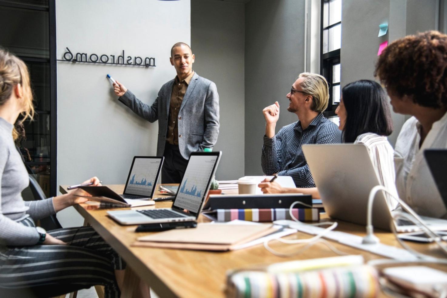 Análisis financiero con herramientas digitales modernas